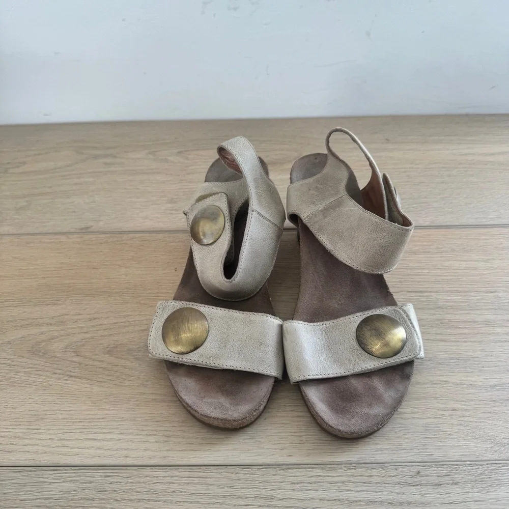 Taos Carousel Tan Wedge Sandals Size 38 / US 8